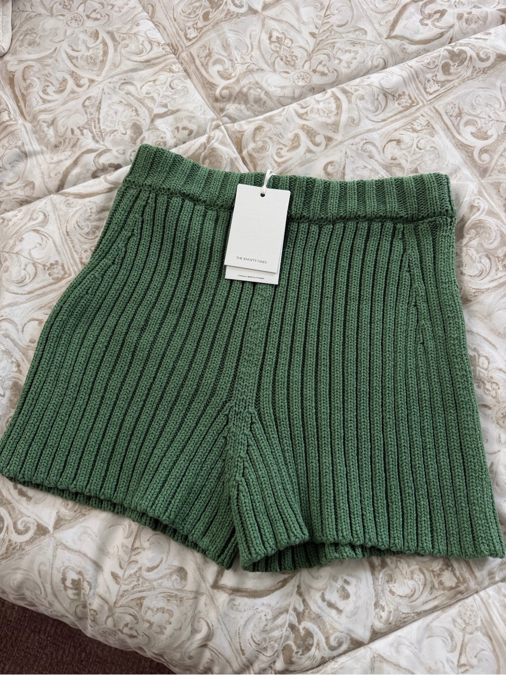 The knotty ones Pilnatis
FERN GREEEN COTTON SHORTS - Picture 2 of 4